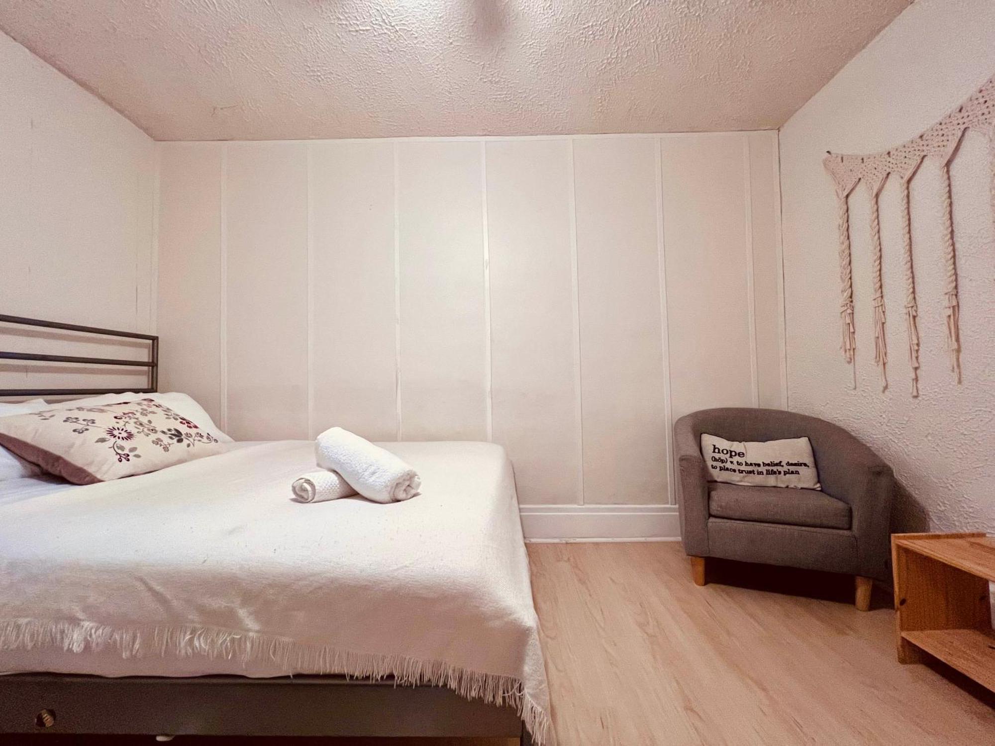 Zen Style 3 Bedrooms Walking To The Falls Niagara Falls